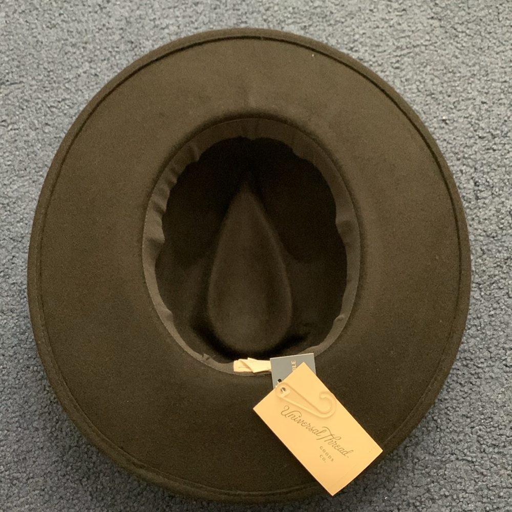 Universal Thread Hat - Picture 5 of 9